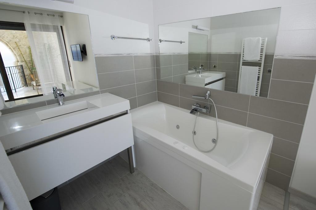 Luxury Palais Maeterlinck Apartment *